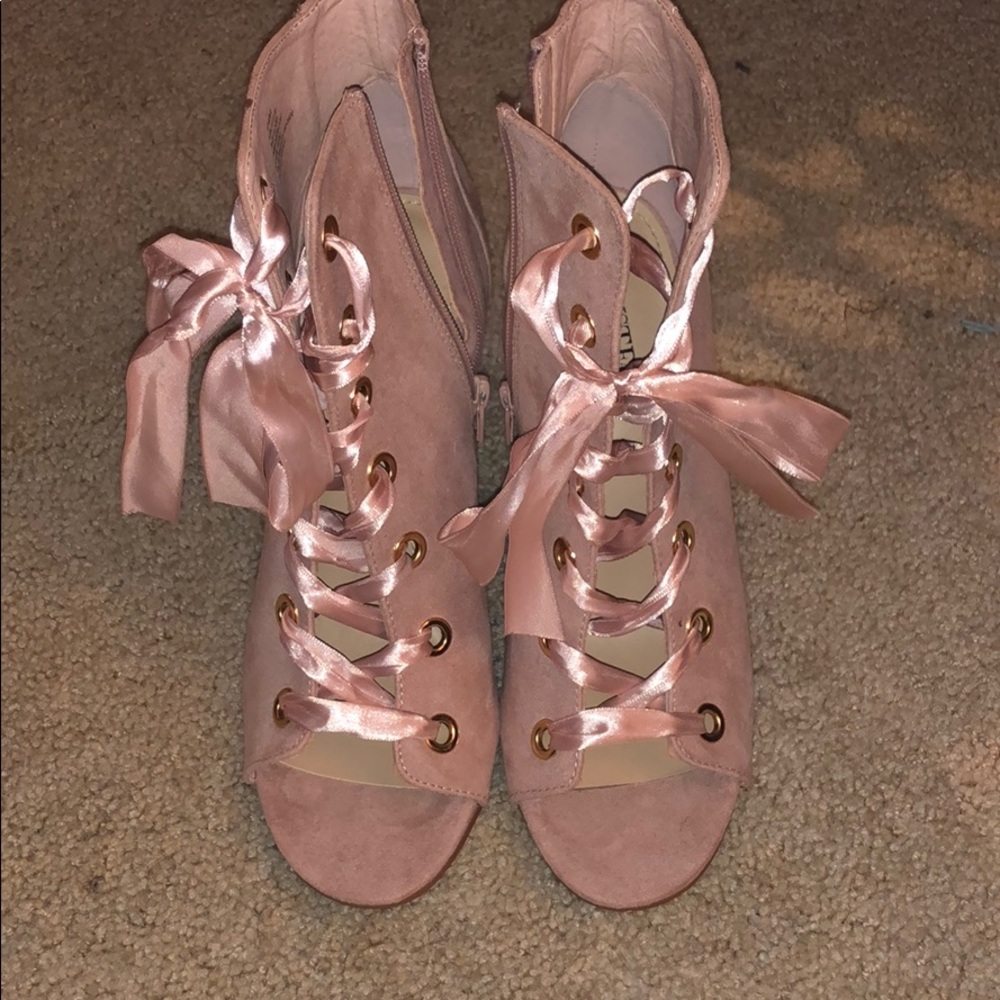 NWT Justfab heels